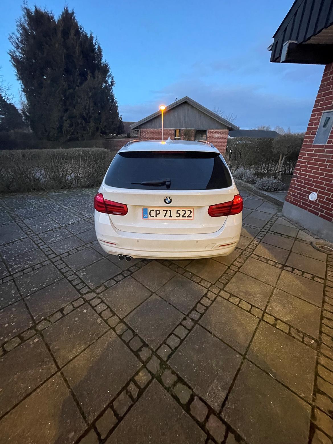 BMW 320D LCI (Solgt) billede 12