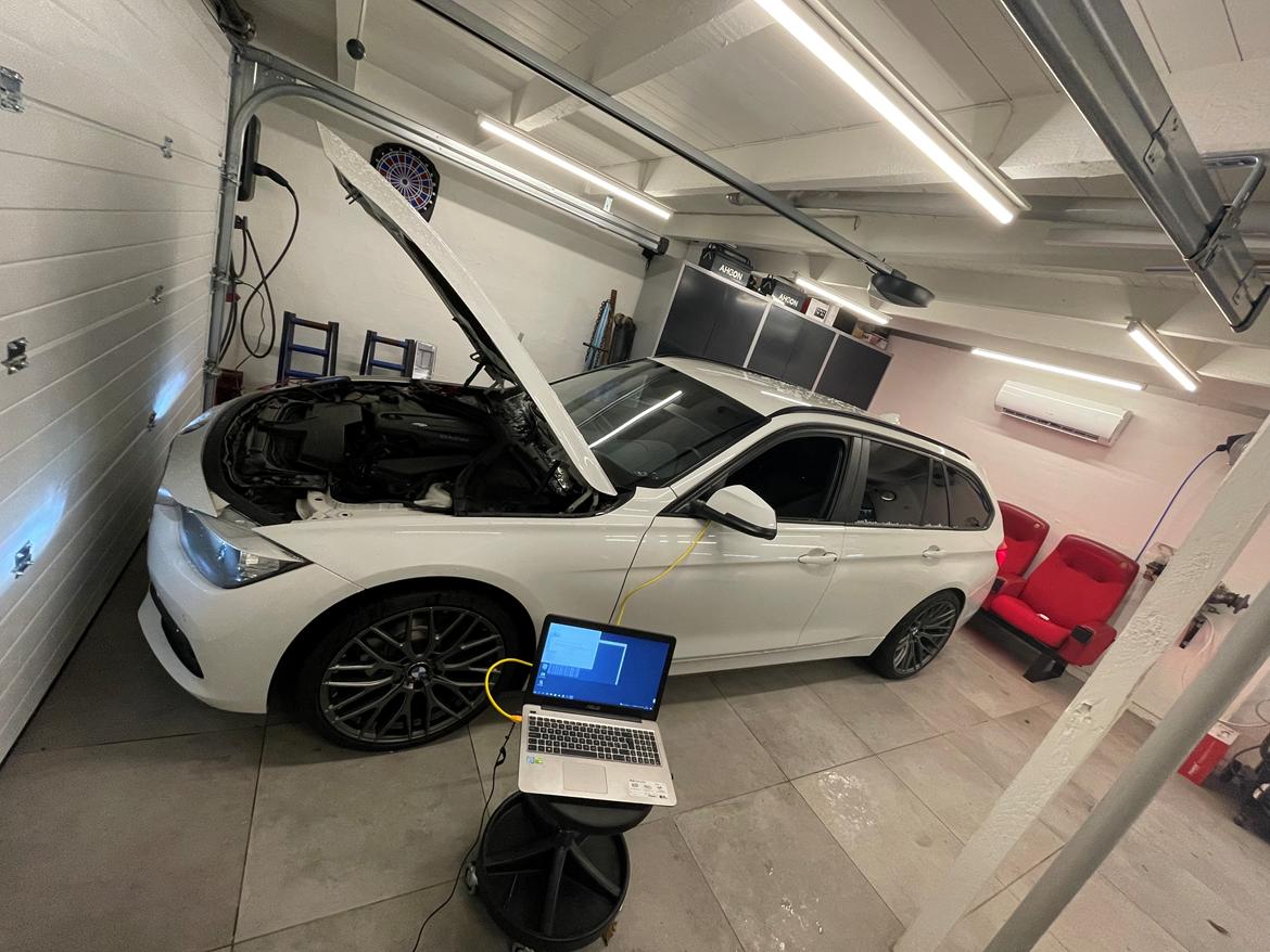 BMW 320D LCI (Solgt) billede 15