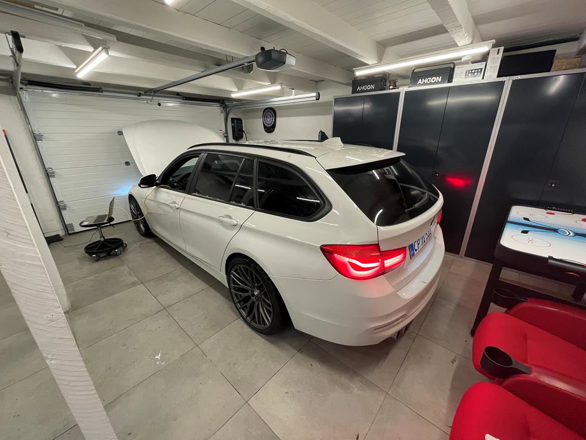 BMW 320D LCI (Solgt) billede 16