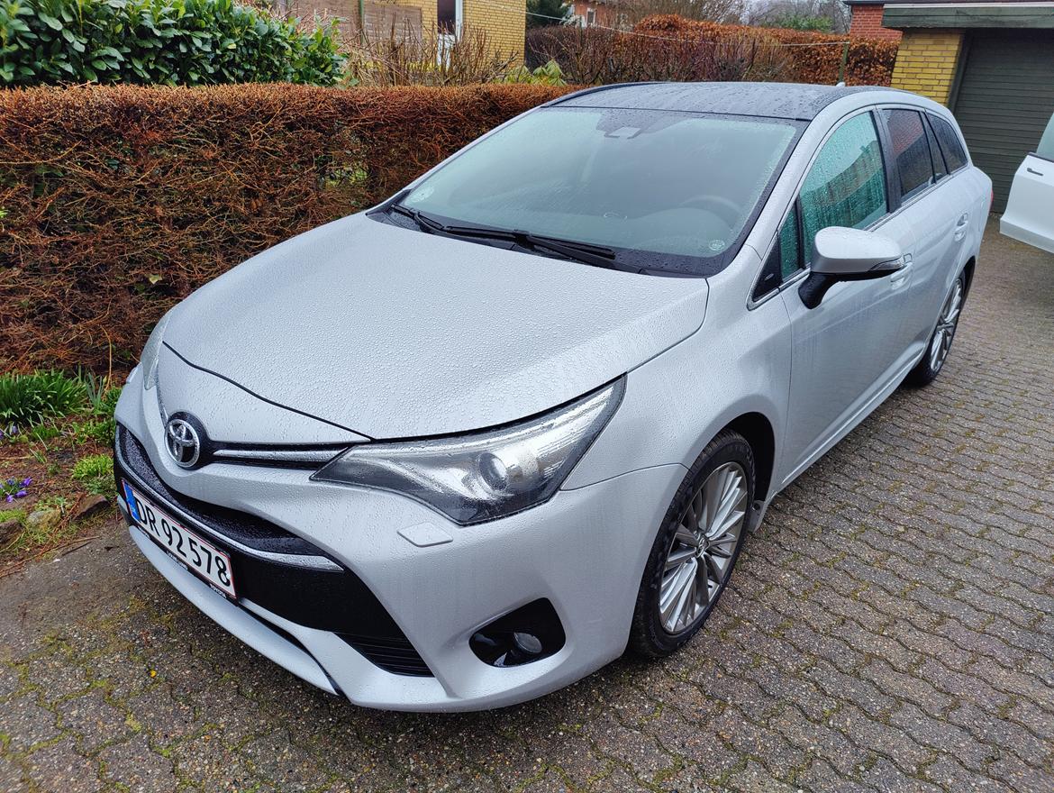 Toyota Avensis 1,8 VVT-i T2 Premium Touring Sports 5d billede 1