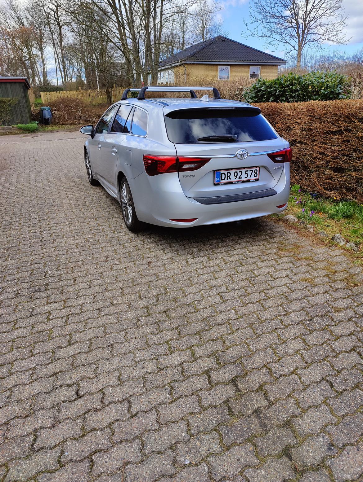 Toyota Avensis 1,8 VVT-i T2 Premium Touring Sports 5d billede 3