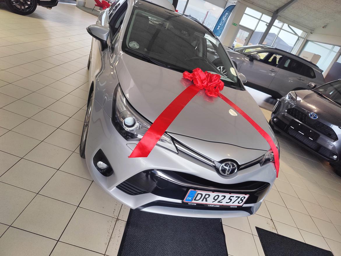 Toyota Avensis 1,8 VVT-i T2 Premium Touring Sports 5d billede 5
