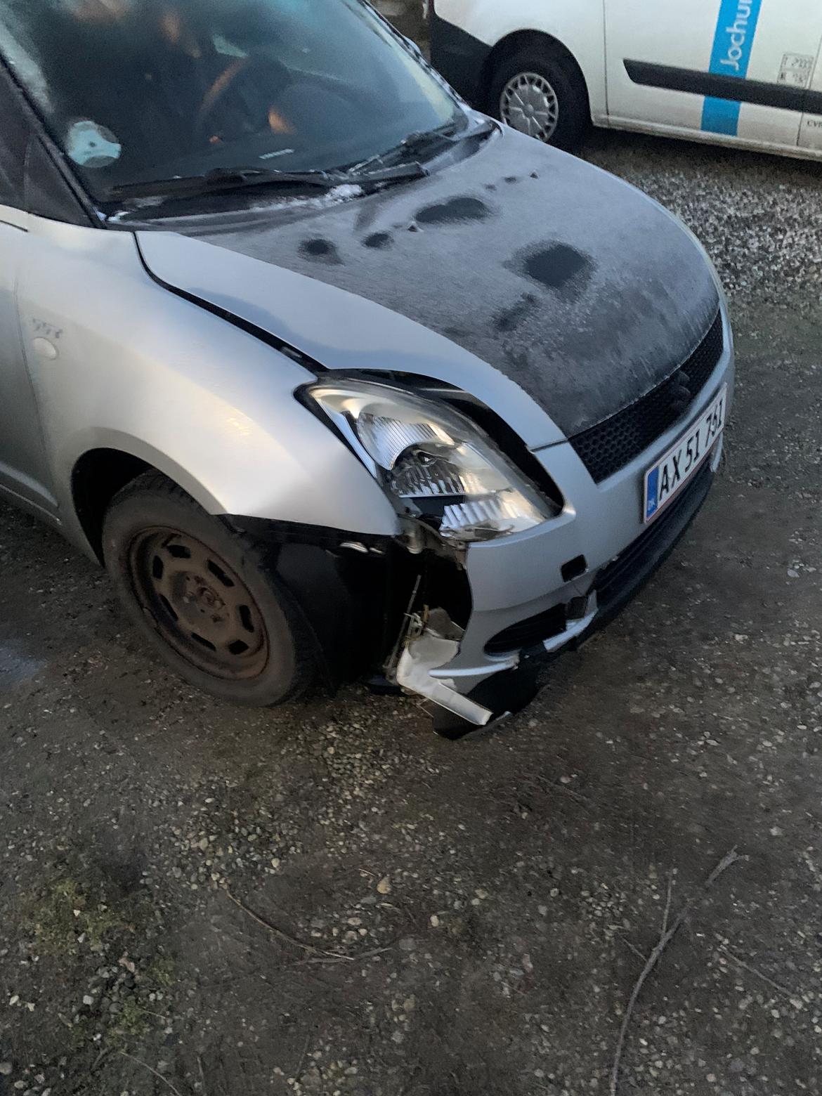 Suzuki Swift VVT Mk IV. - Har kun fået brugt forkofanger og højre forlygte billede 9