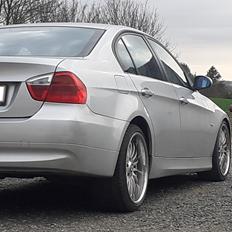 BMW E90 318i
