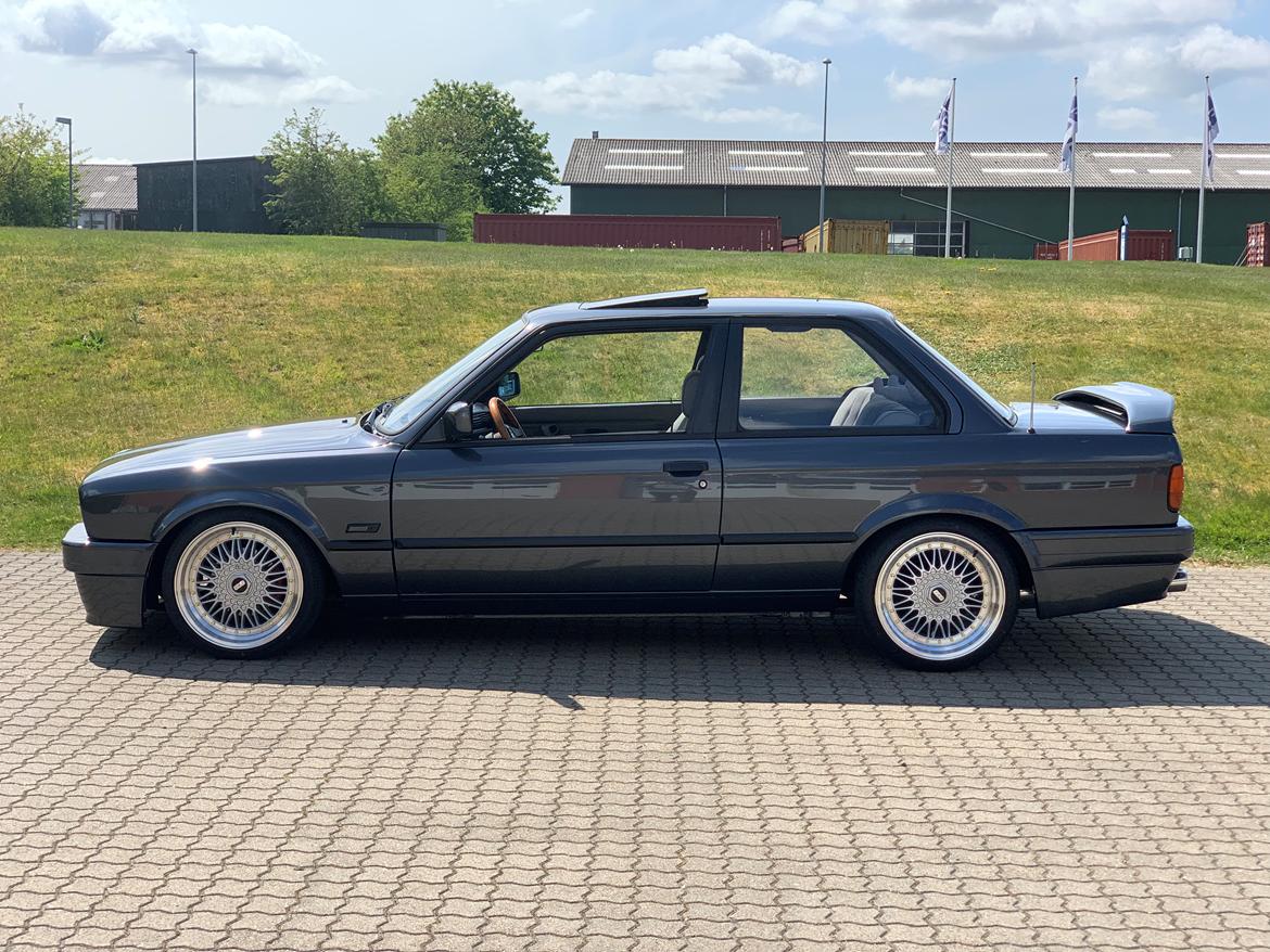 BMW E30 320i billede 3