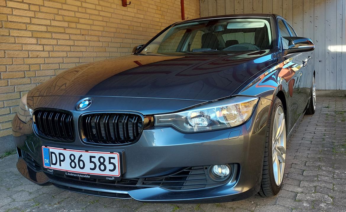 BMW 320i F30 "SOLGT" billede 1