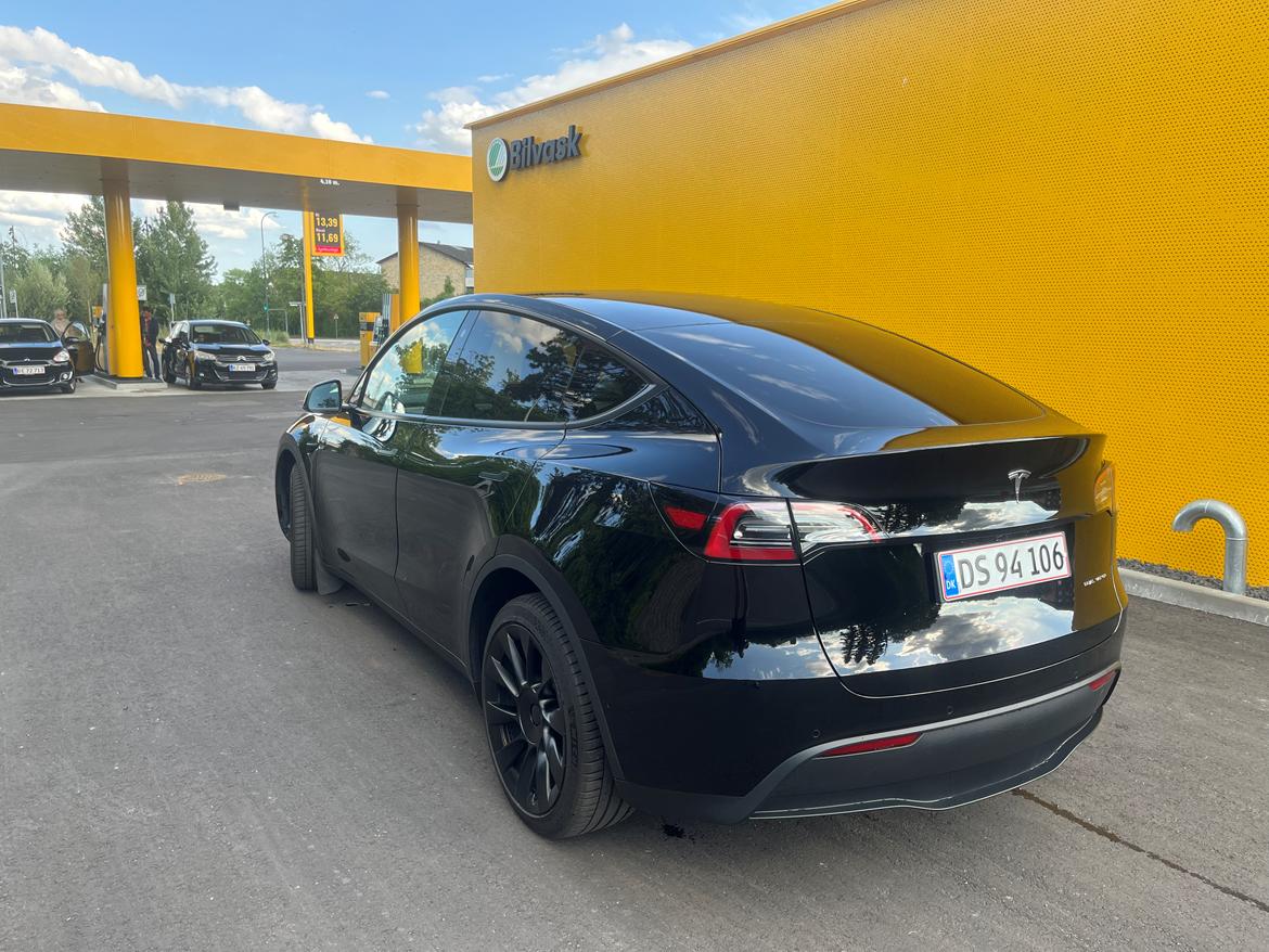 Tesla Model Y Long Range - Billeder af biler - Uploaded af