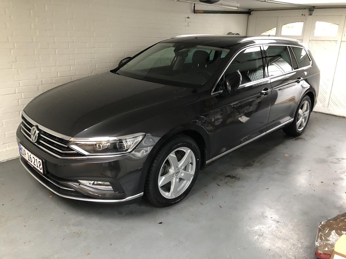 VW Passat Variant Elegance 2.0 TDI 190 DSG7 - Med vinterhjul billede 16