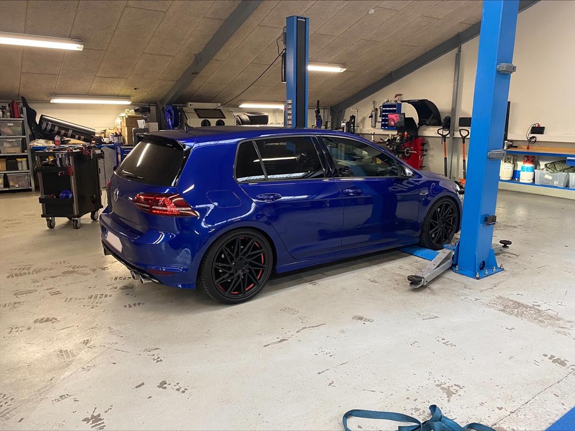 VW Golf 7 R Stage 2 - Ved Thomas Landberg, efter udskiftning af Intercooler og komplet milltekudstødning med HJS downpipe. same stort service. billede 17