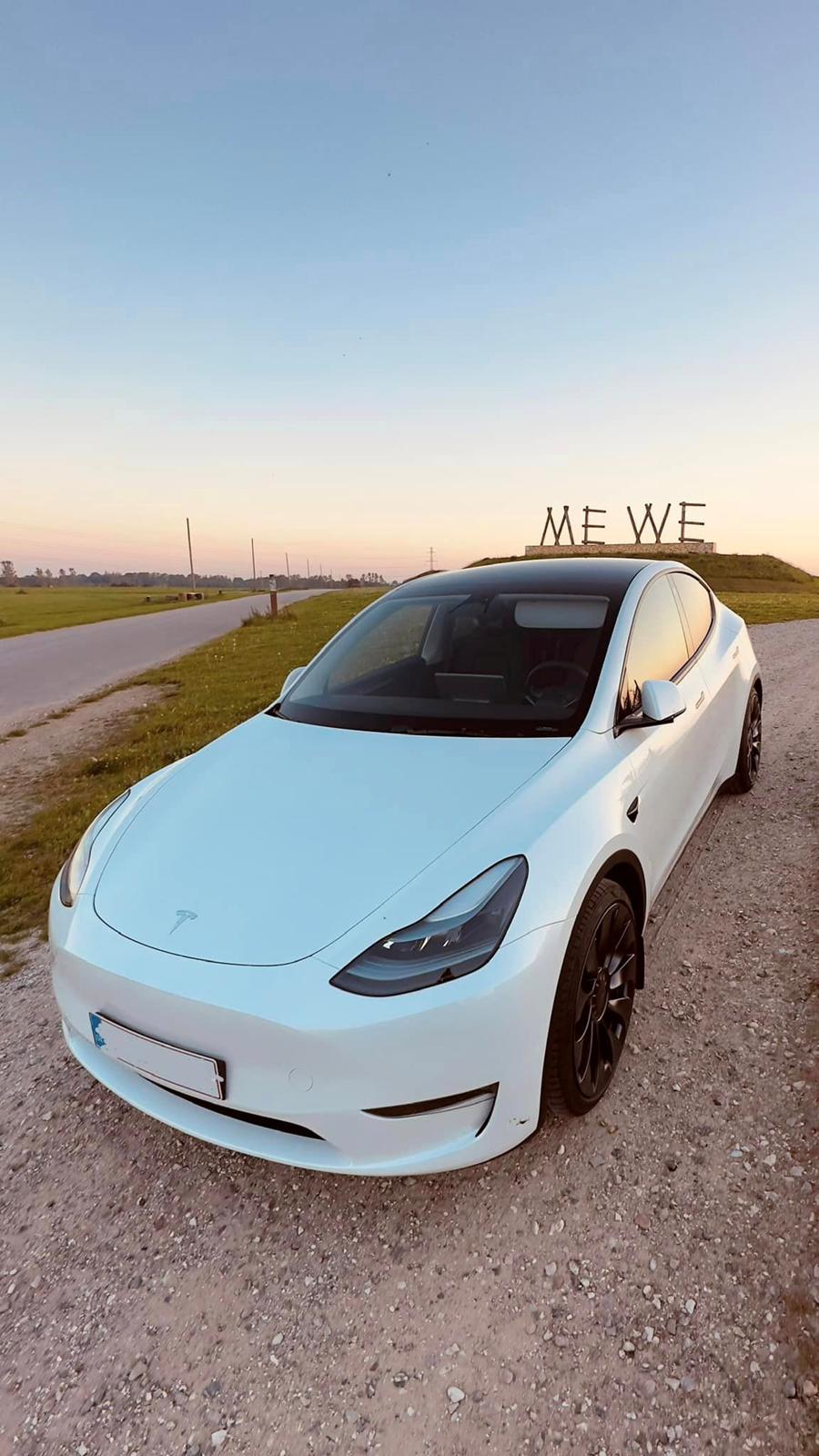 Tesla Model Y, Performance billede 10