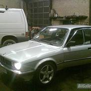 BMW 323i