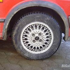 VW Golf 1300 total skadet :(