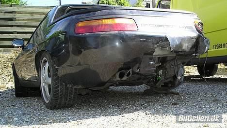 Porsche 928 S4 - CRASHED !!! - UUUPS !!! Autoværn ved Vallensbæk sø...Det står der stadig... billede 10