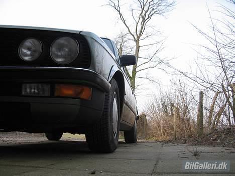 BMW 520i "Solgt" - Fra front og hen af siden. billede 1