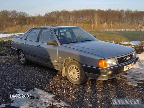 Audi 100 CC Aut. [SOLGT] - Selv her med vinterfælge og dæk, ser den flot ud billede 4