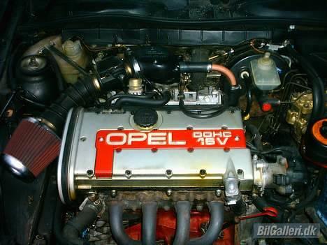 Opel Vectra A 2000 4*4 *solgt* - dejlig motor. går som en drøm. hehe billede 7