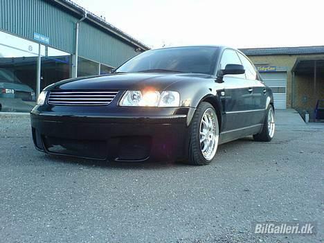 VW Passat 3B Turbo "SOLGT" -  Efter monteringen af store de gamle kofangere og 17" sommeren ´06 billede 2