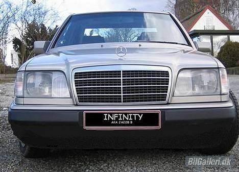 Mercedes Benz FLYDEREN - Front - smadret kofanger, ny søges!! måske et skørtsæt?? billede 1