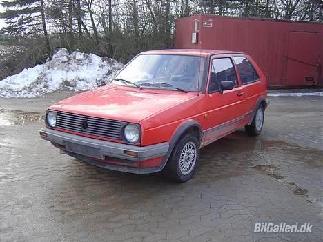 VW Golf 1300 total skadet :( billede 1