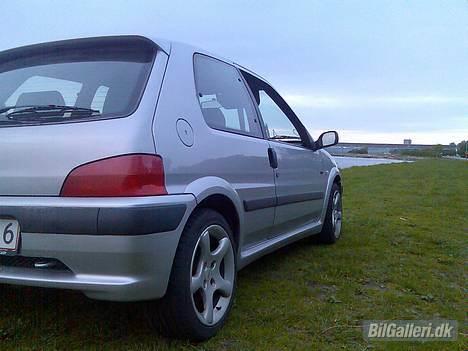 Peugeot 106 Gti - Skal bare ha bestilt mine nye lygter! billede 1