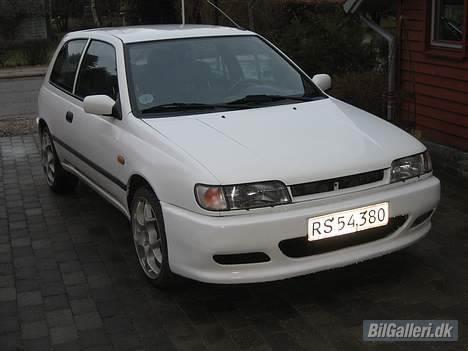 Nissan Sunny  (Solgt) billede 1