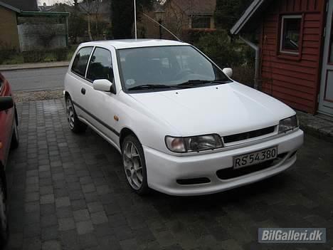 Nissan Sunny  (Solgt) billede 2