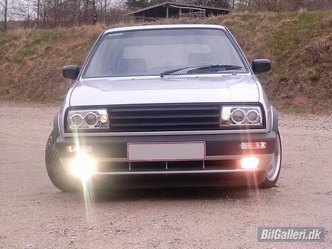 VW Golf 2 1.8 [SOLGT] - Tågelygterne spændt op til lir! :) billede 2