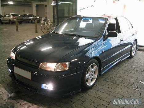 Toyota Carina E SOLGT - Den skinder jo som et suttet bolche.... :-P billede 9