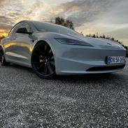 Tesla Model 3 Highland 2024