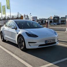 Tesla Model 3 SR+