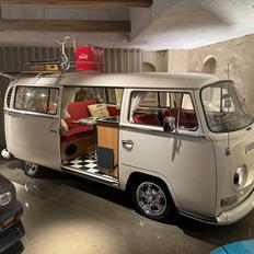 VW T2 Deluxe Camper bus "Ollie"