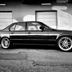 BMW 730i V8 E32