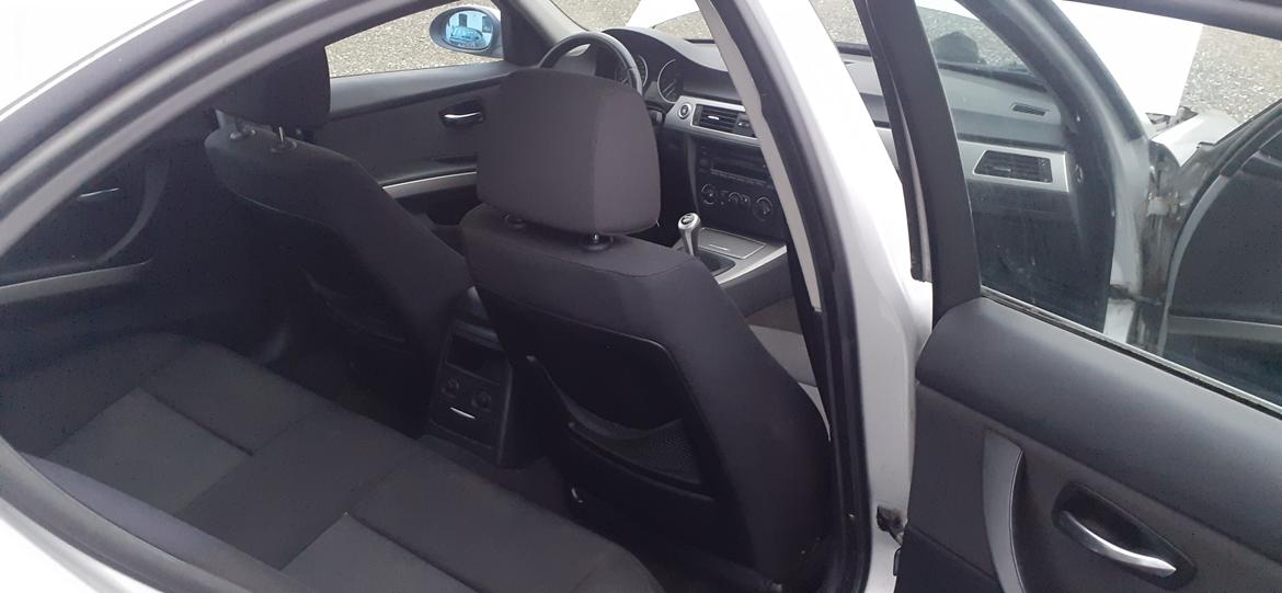 BMW E90 318i billede 24