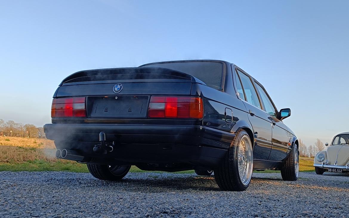 BMW E30 320i billede 2