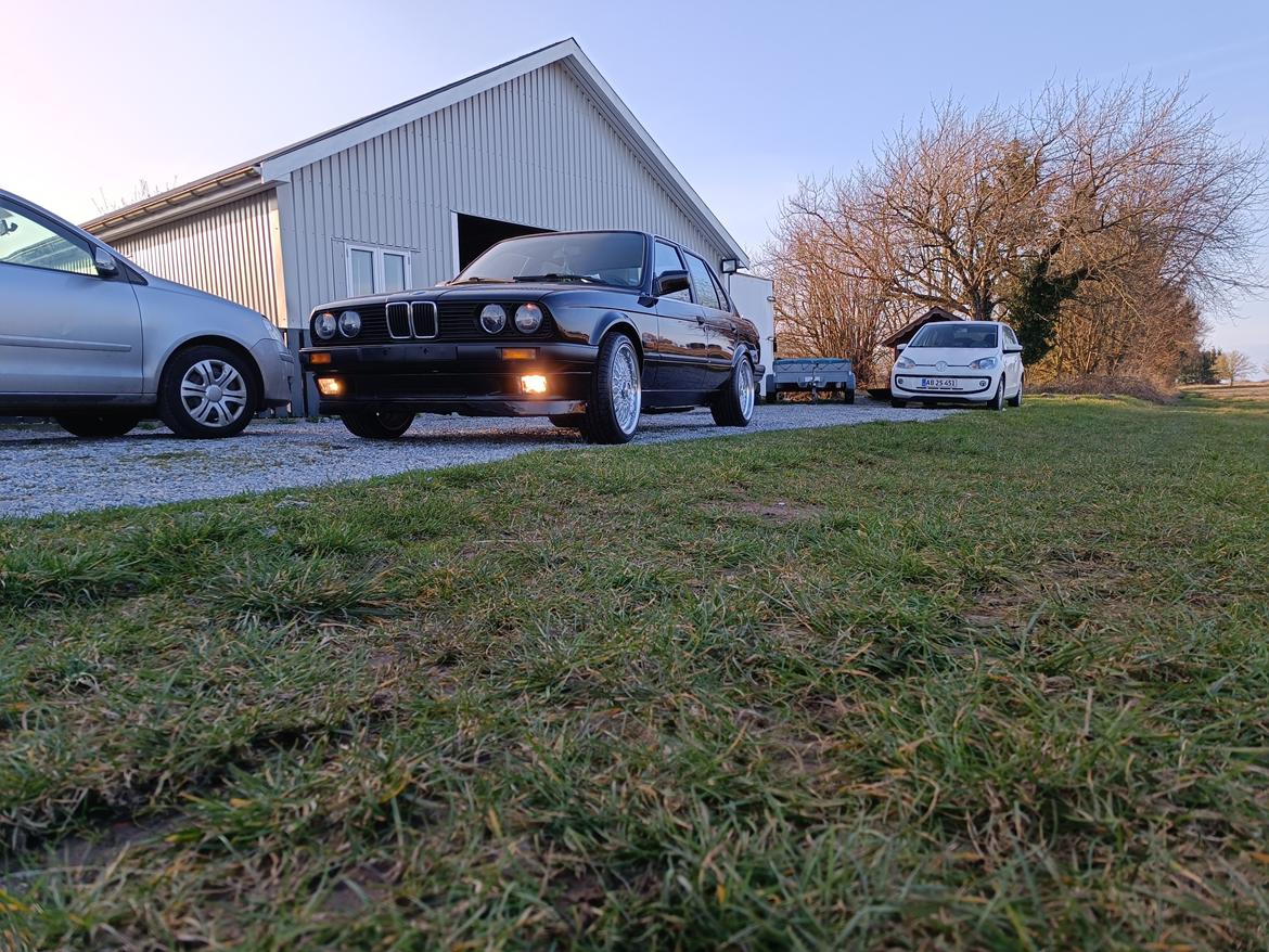 BMW E30 320i billede 8