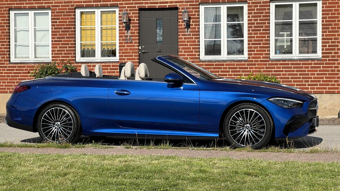 Mercedes Benz CLE 200 Cabriolet - . . . . . . . . . . . . . . . . . . .   Den blå farve går igen fra min Mustang. Sommerbil i de næste mange år. billede 8