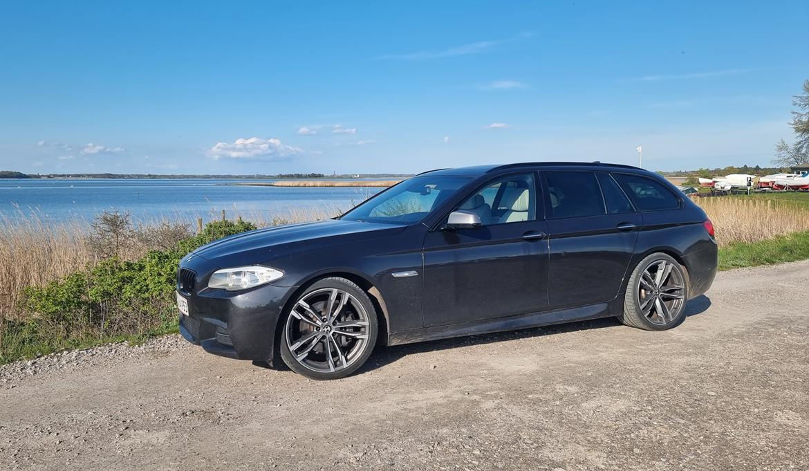 BMW 530D F11 - De store og brede 20 tommer bilen stod på da jeg købte den. - Var hård over bump, og hård i styretøjet. billede 2