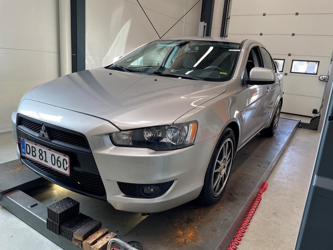 Mitsubishi Lancer X Sports Sedan billede 14