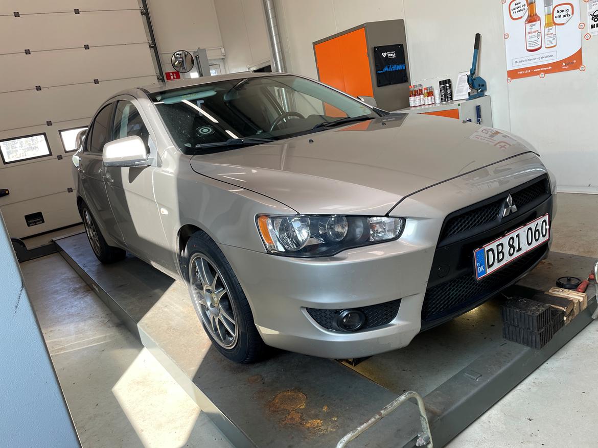 Mitsubishi Lancer X Sports Sedan billede 15