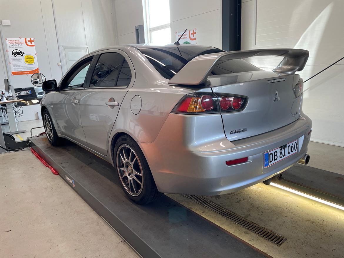 Mitsubishi Lancer X Sports Sedan billede 12