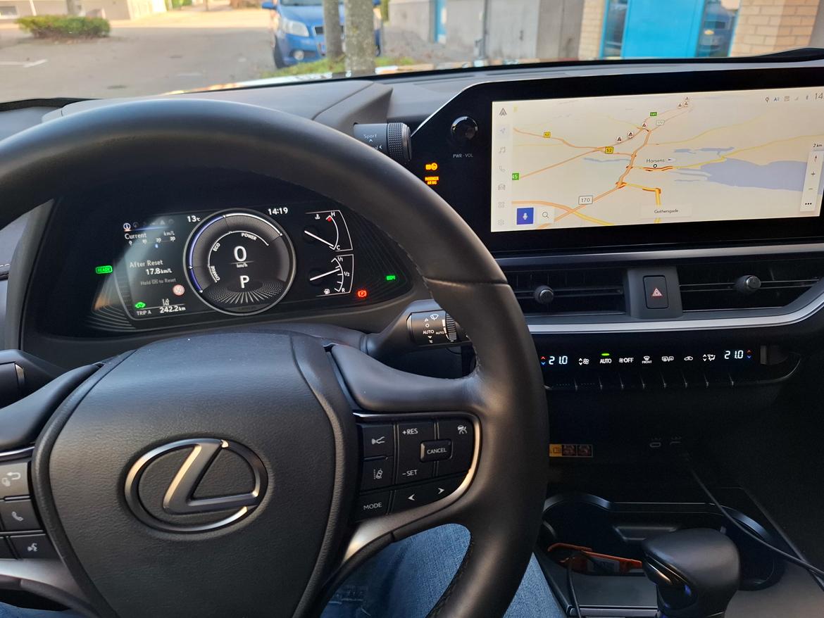 Lexus ux 250h  billede 5