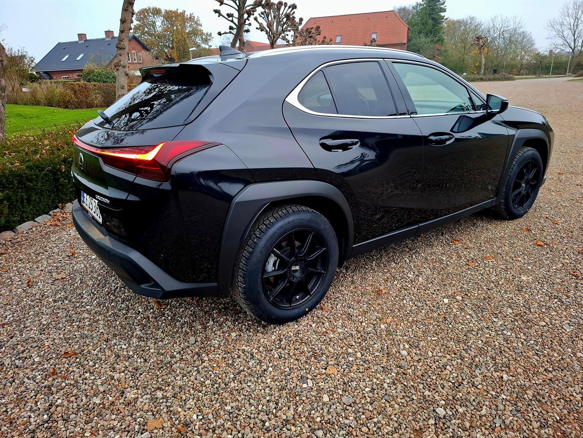 Lexus ux 250h  billede 10