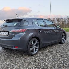 Lexus CT200h