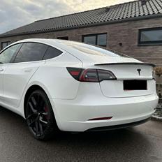 Tesla Model 3 Performance