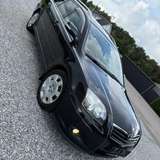 Toyota Avensis 2,4 Aut