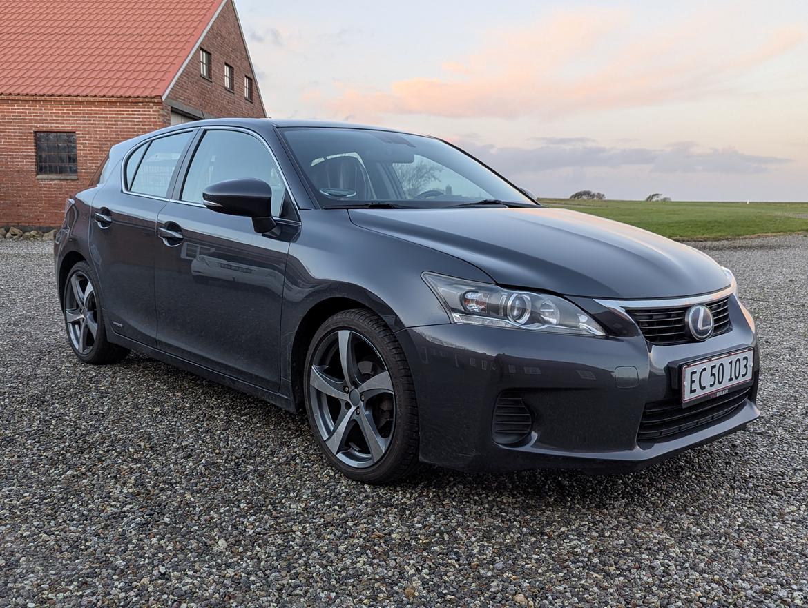 Lexus CT200h billede 1
