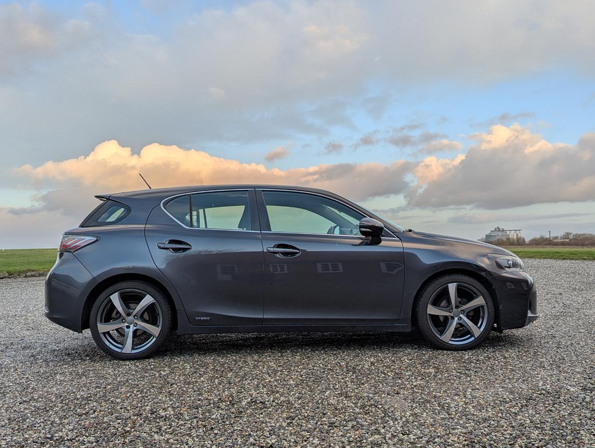 Lexus CT200h billede 2