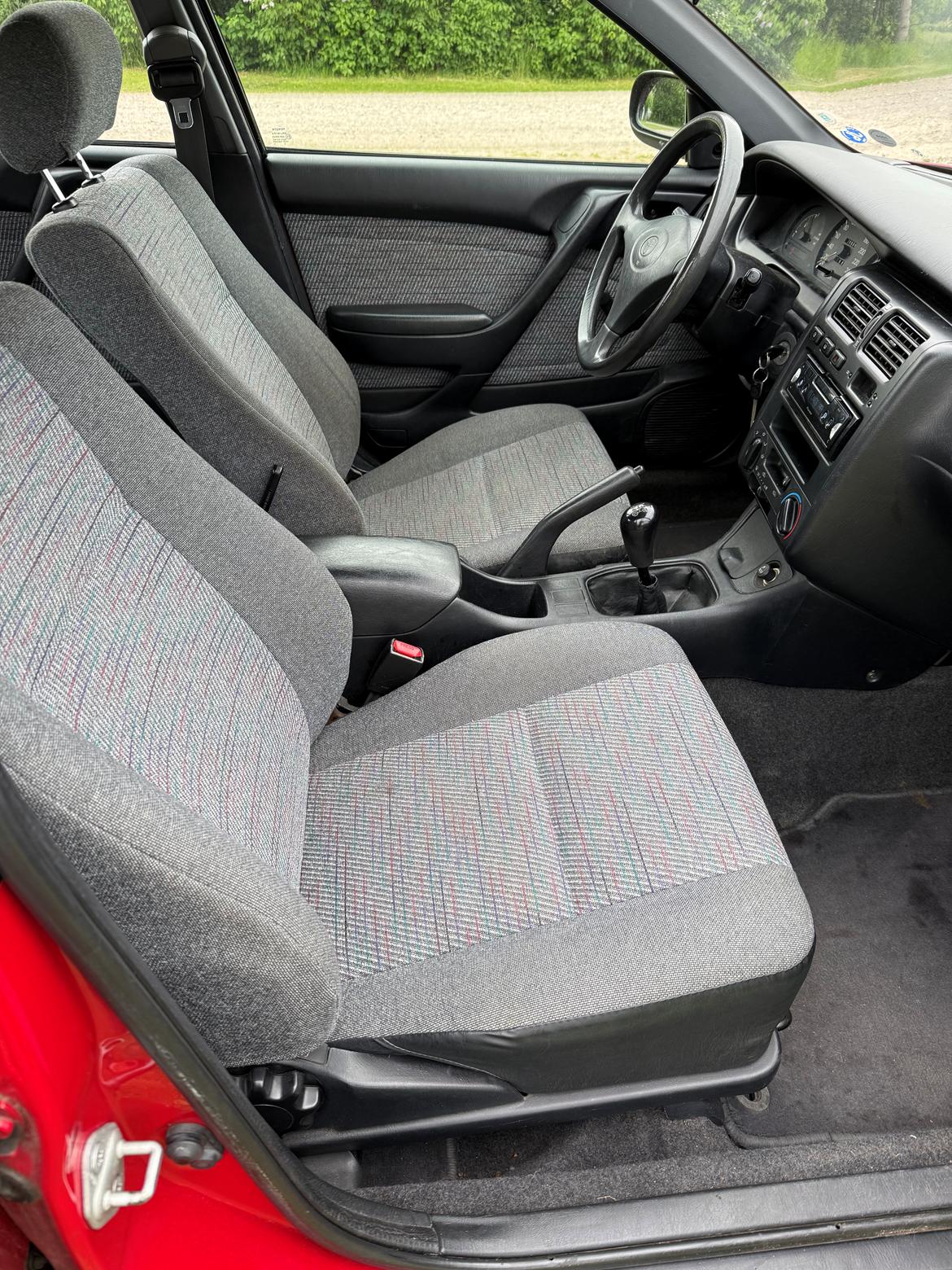 Toyota Carina E billede 3