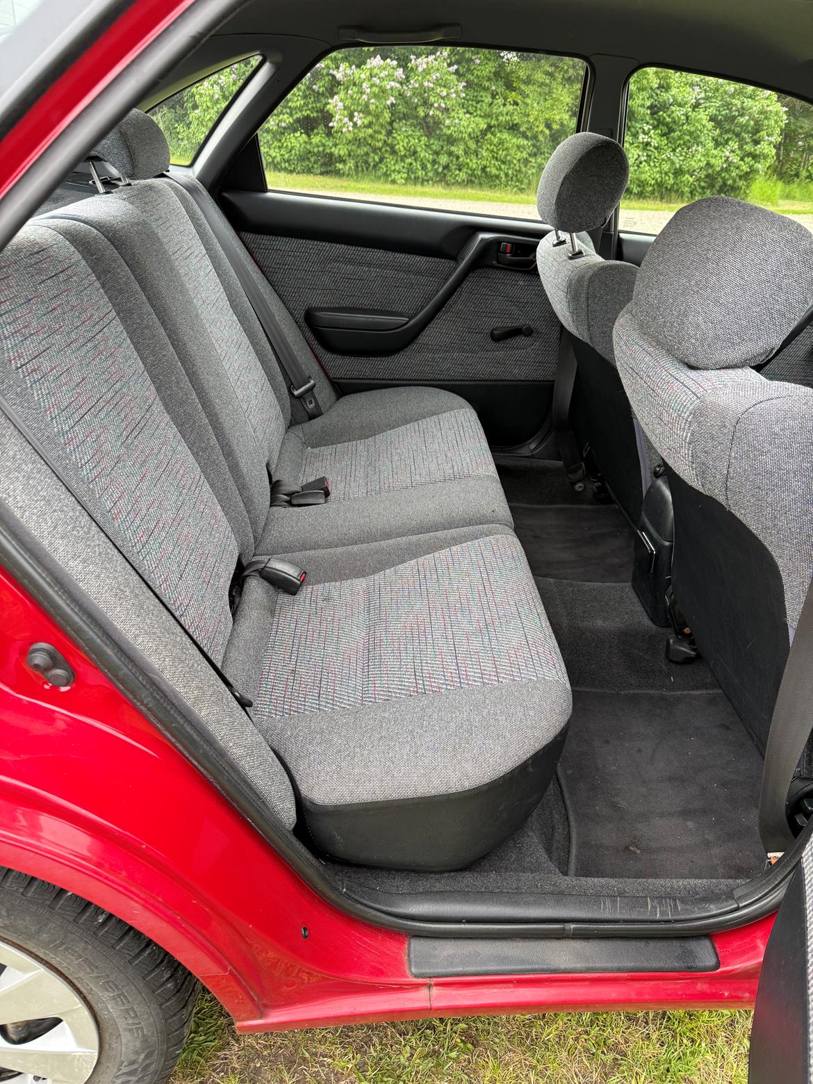 Toyota Carina E billede 4