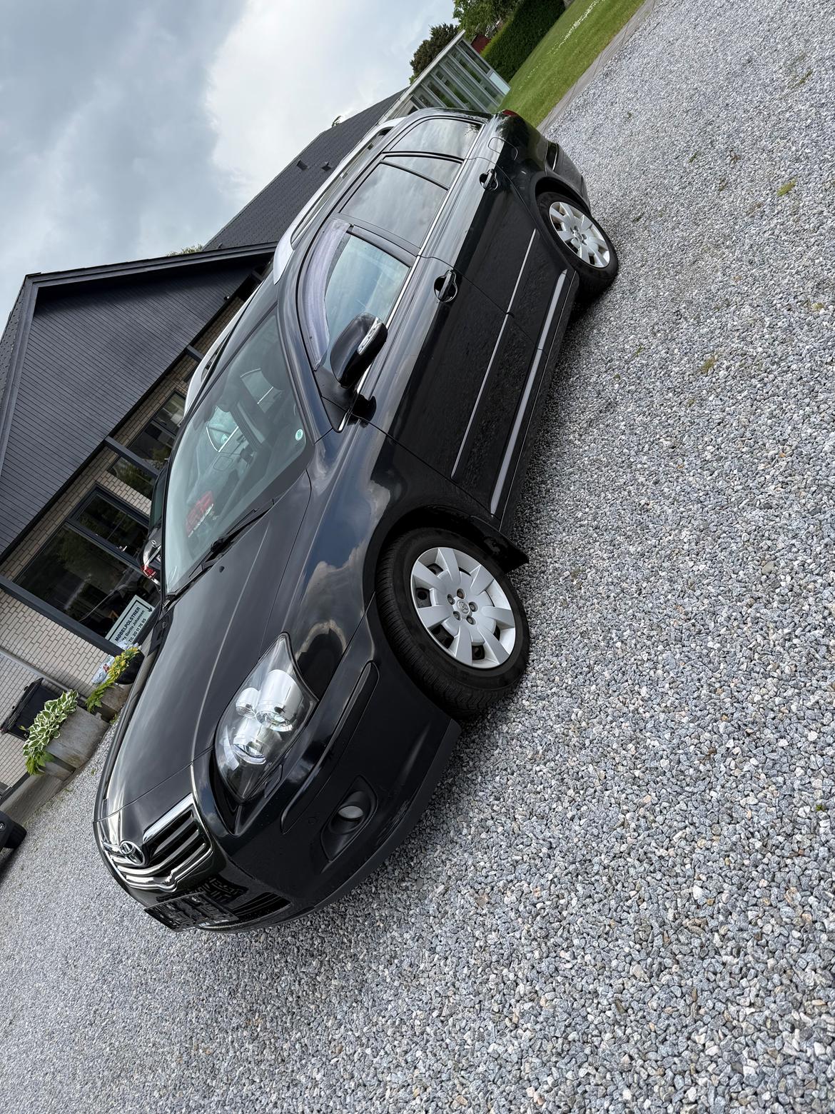 Toyota Avensis 2,4 Aut billede 1